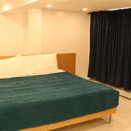 Luxury King Bed Parking & Washer